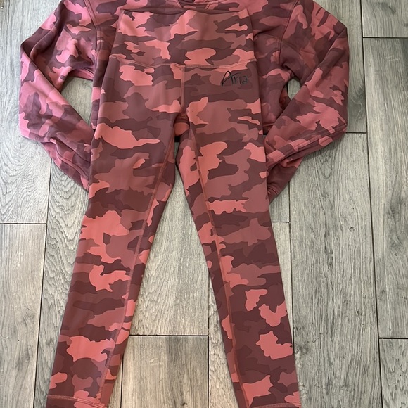 LuluLemon matching set rare pink cameo Aria Las Vegas set - Picture 8 of 10